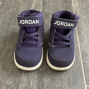 Jordan Sneakers Navy EUC 4